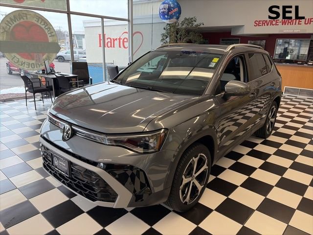 Certified 2025 Volkswagen Taos SEL image 4