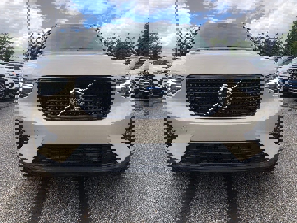 New 2026 Volvo XC40 B5 Ultra w/ Protection Package Premier image 2