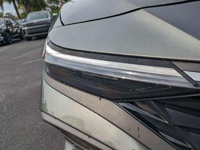 Certified 2025 Hyundai Elantra Sport FWD image 10