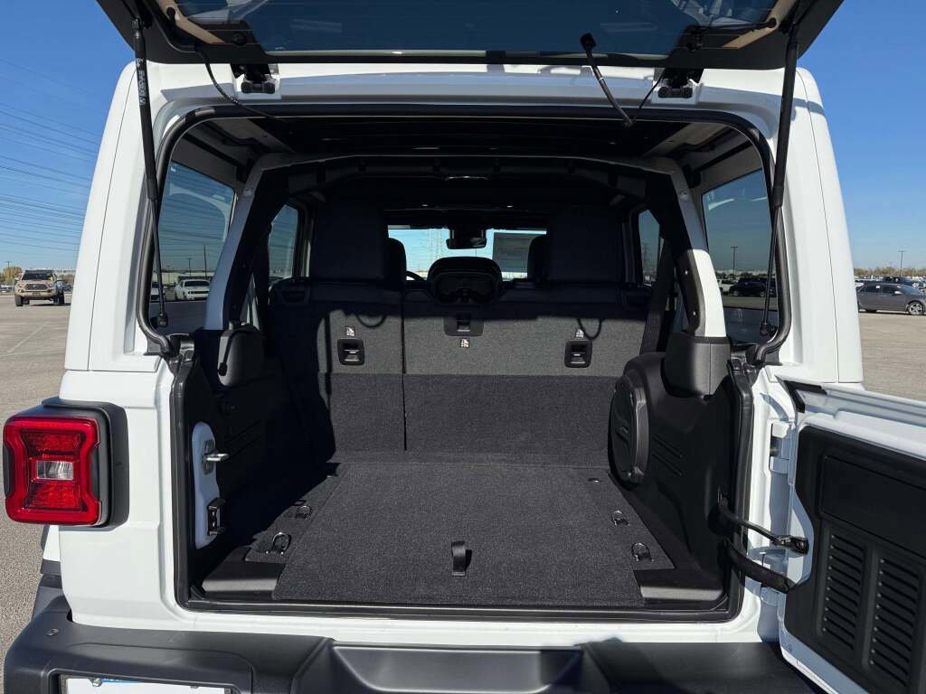 New 2025 Jeep Wrangler Unlimited Rubicon image 19