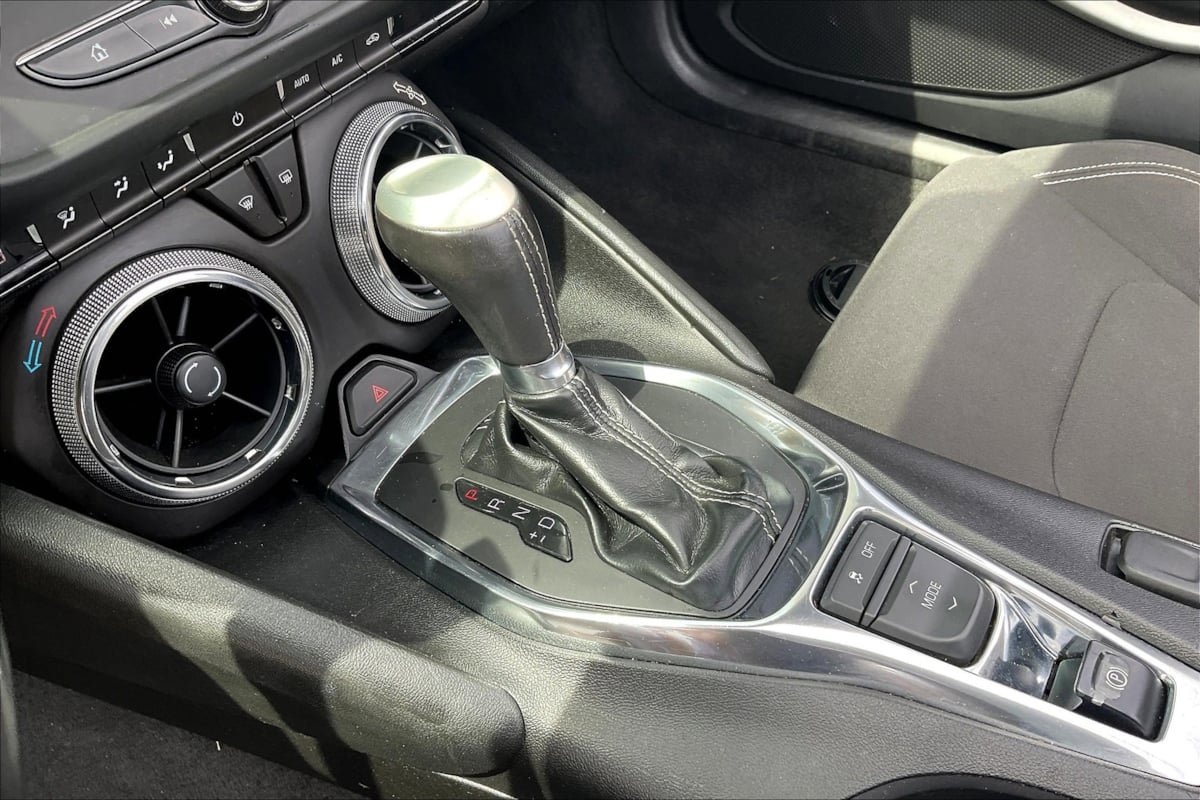 Used 2018 Chevrolet Camaro LT RWD image 13