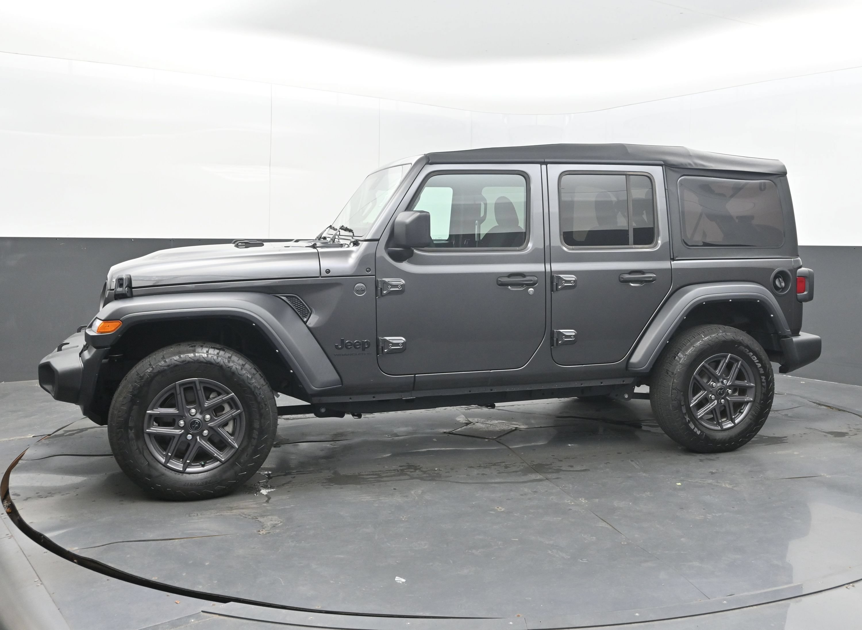 Used 2025 Jeep Wrangler Unlimited Sport AWD/4WD image 5