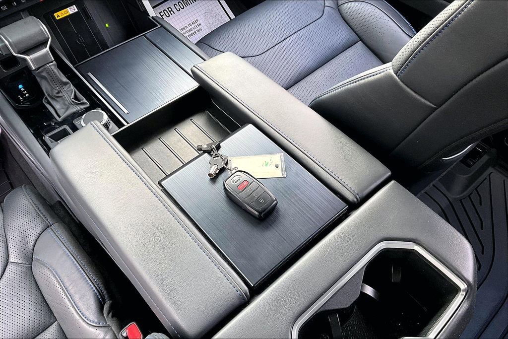 Used 2024 Toyota Tundra Platinum image 9