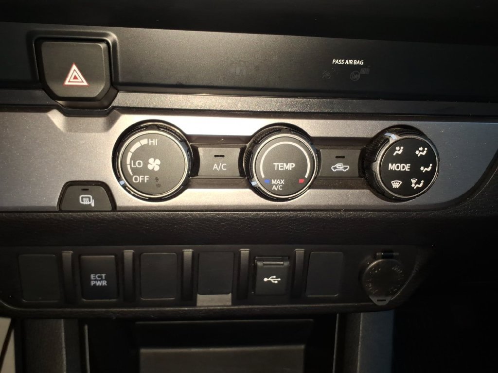 Used 2021 Toyota Tacoma SR w/ SR Convenience Package RWD image 28