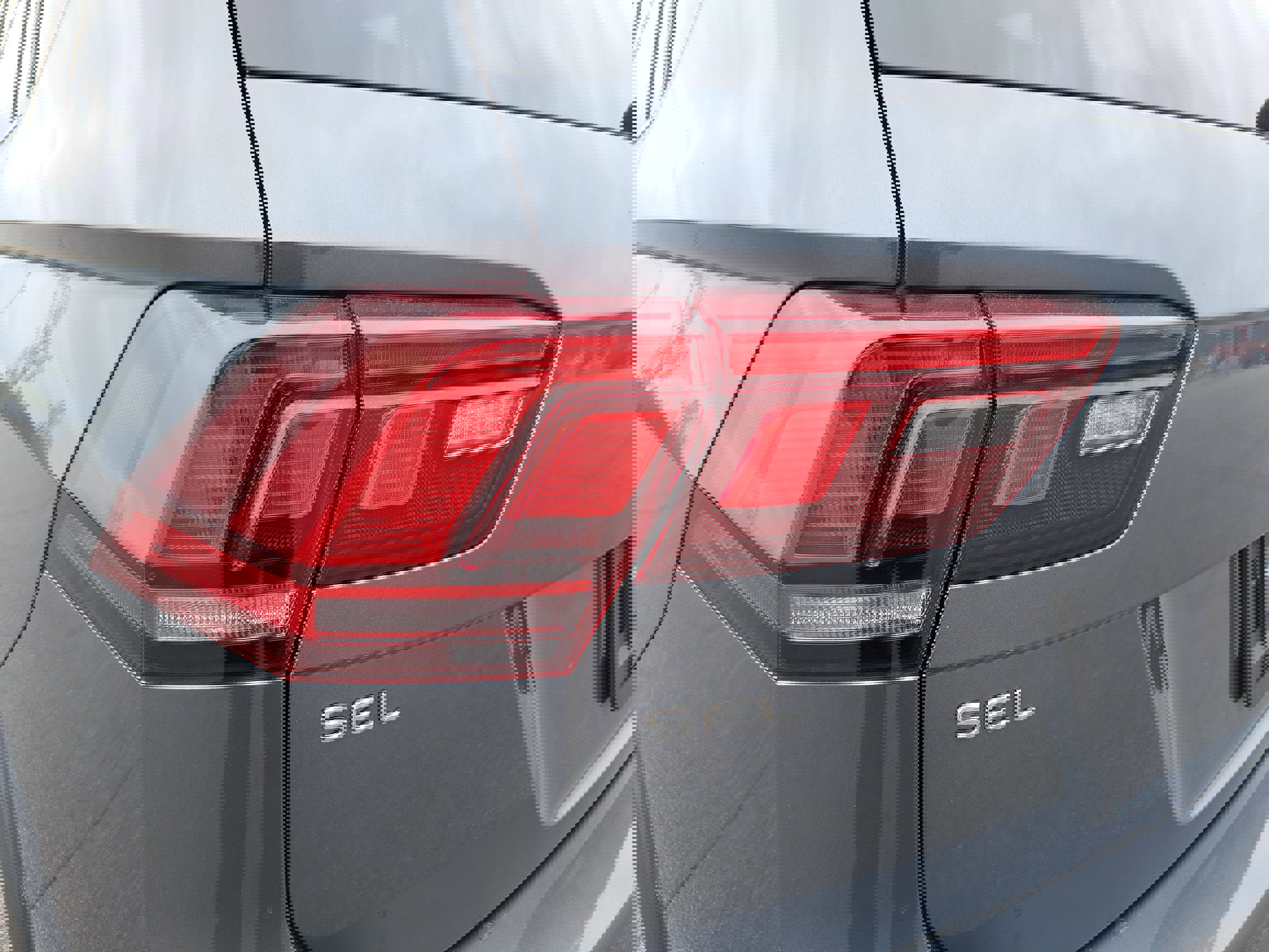 Certified 2024 Volkswagen Tiguan SEL R-Line image 33