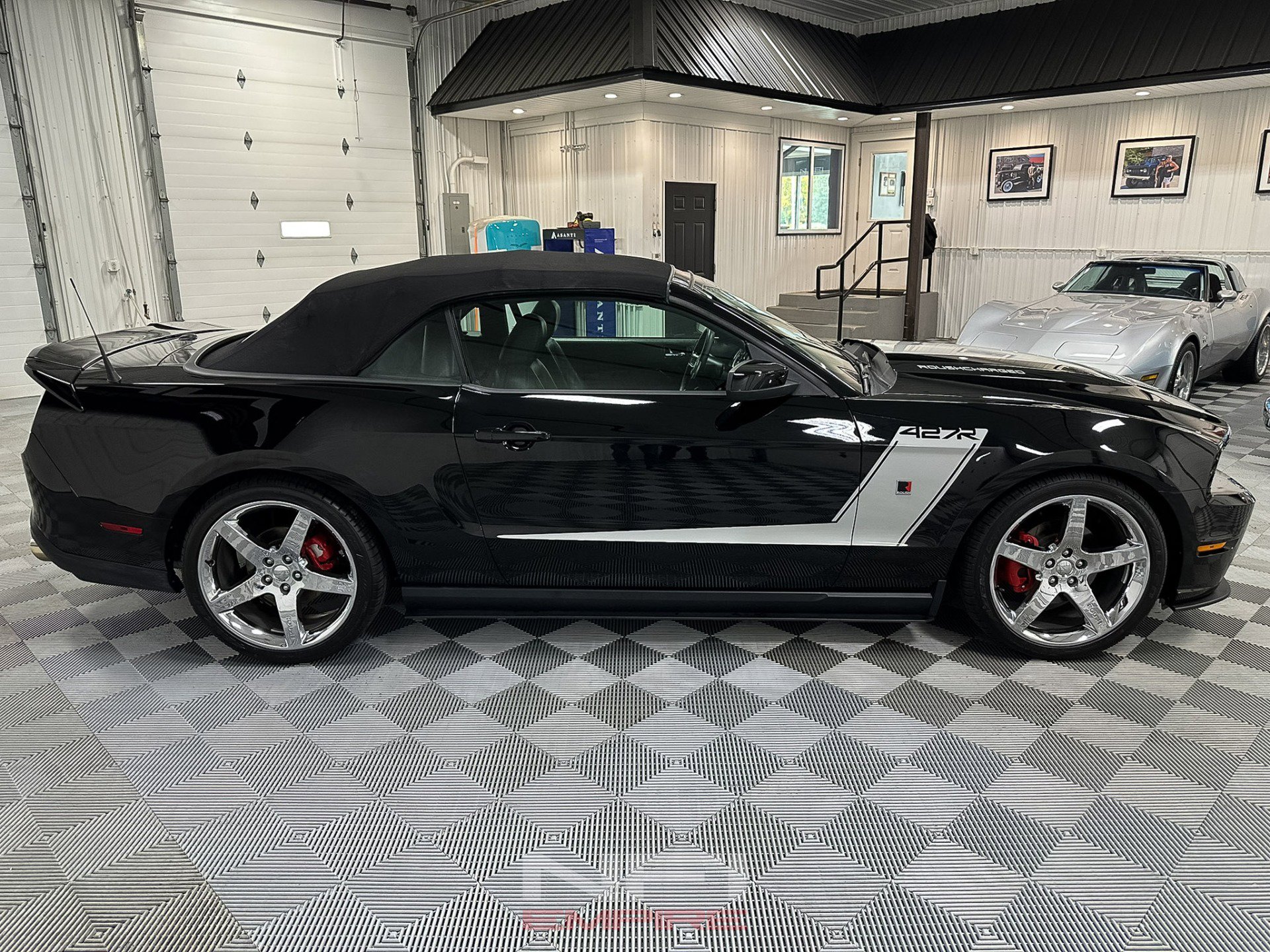 Used 2010 Ford Mustang GT image 12