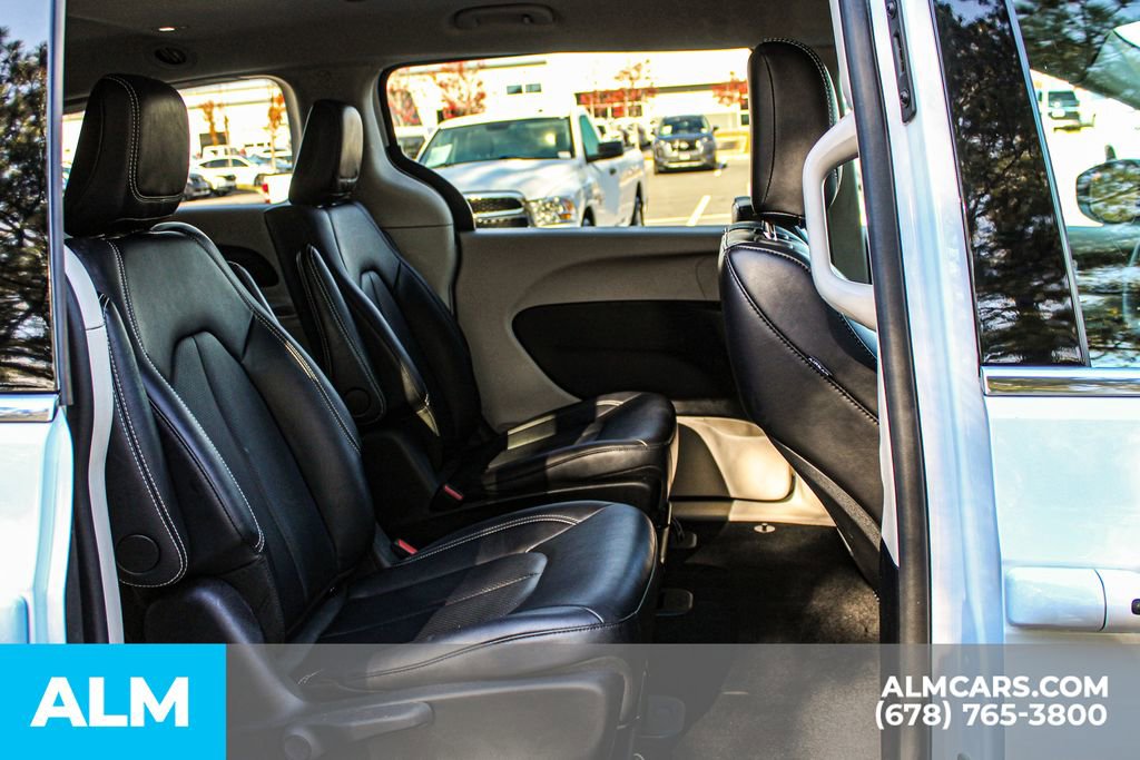 Used 2024 Chrysler Pacifica Select image 22