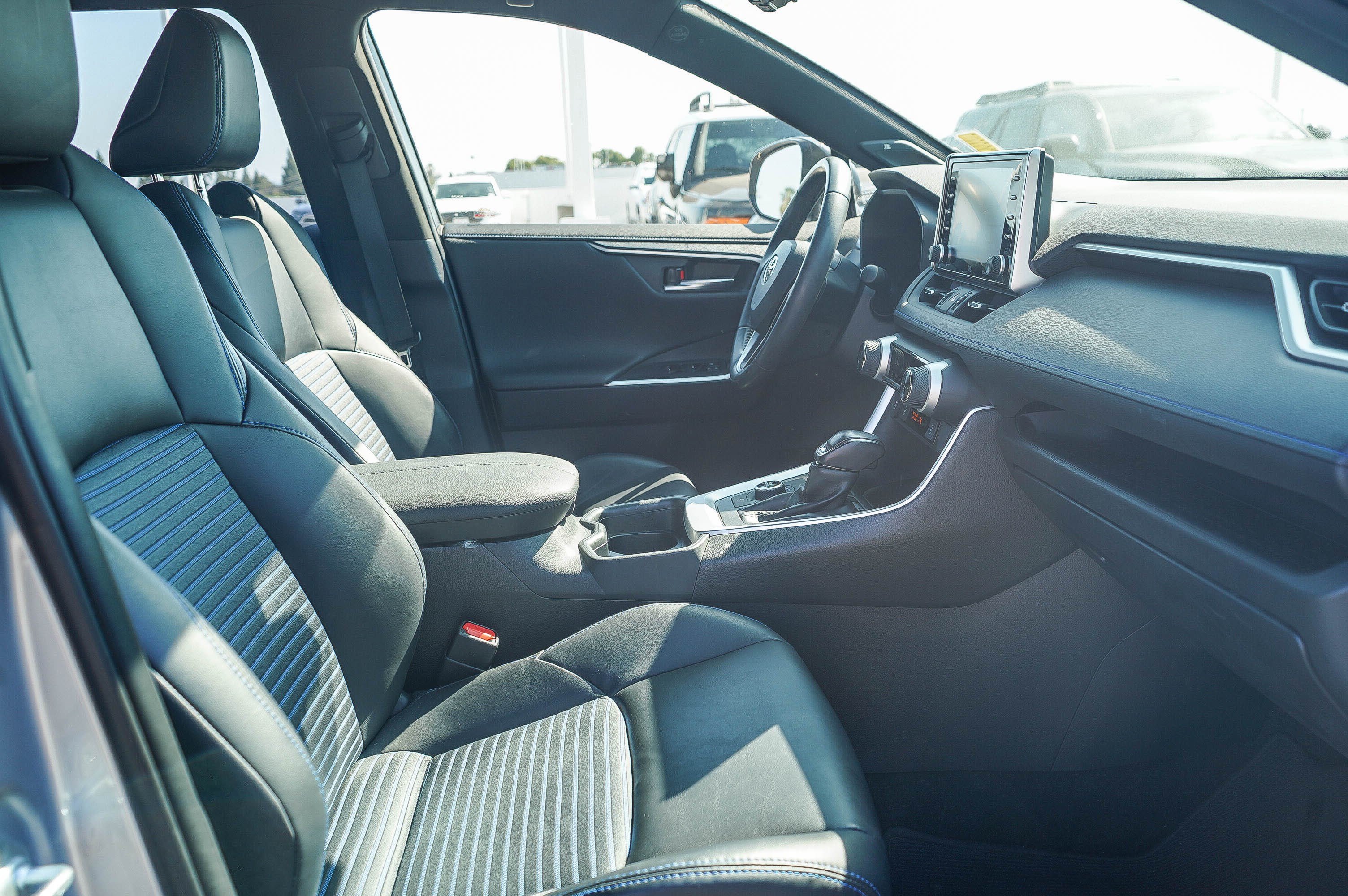 Used 2019 Toyota RAV4 XSE AWD/4WD image 18