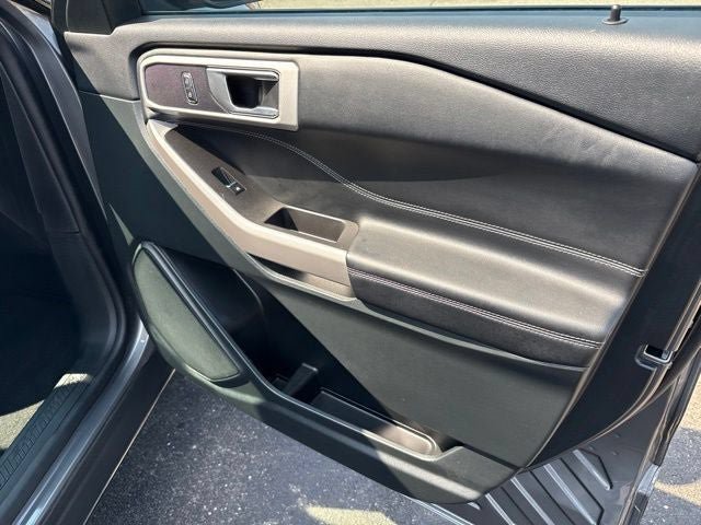 Used 2024 Ford Explorer XLT w/ Equipment Group 202A AWD/4WD image 6
