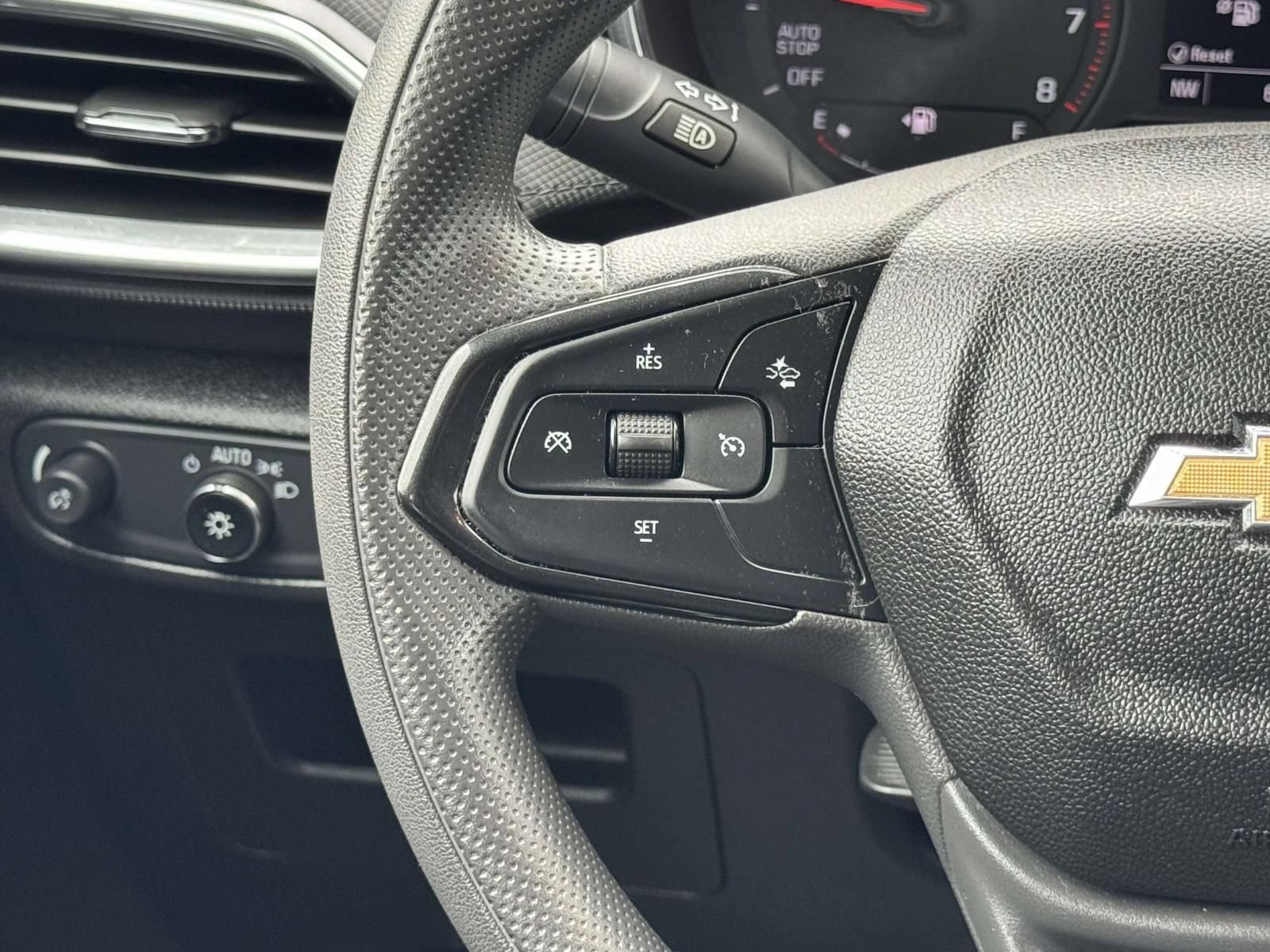 Used 2022 Chevrolet TrailBlazer LT w/ Convenience Package FWD image 16