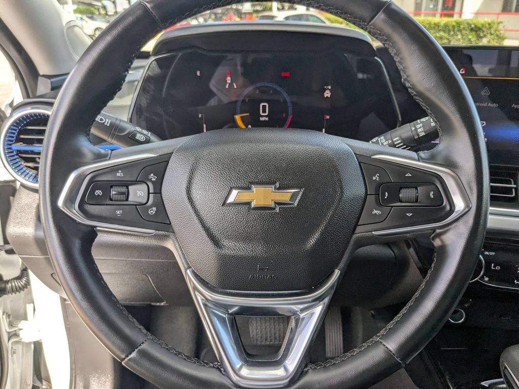 Used 2025 Chevrolet Trax LT w/ LT Convenience Package FWD image 16