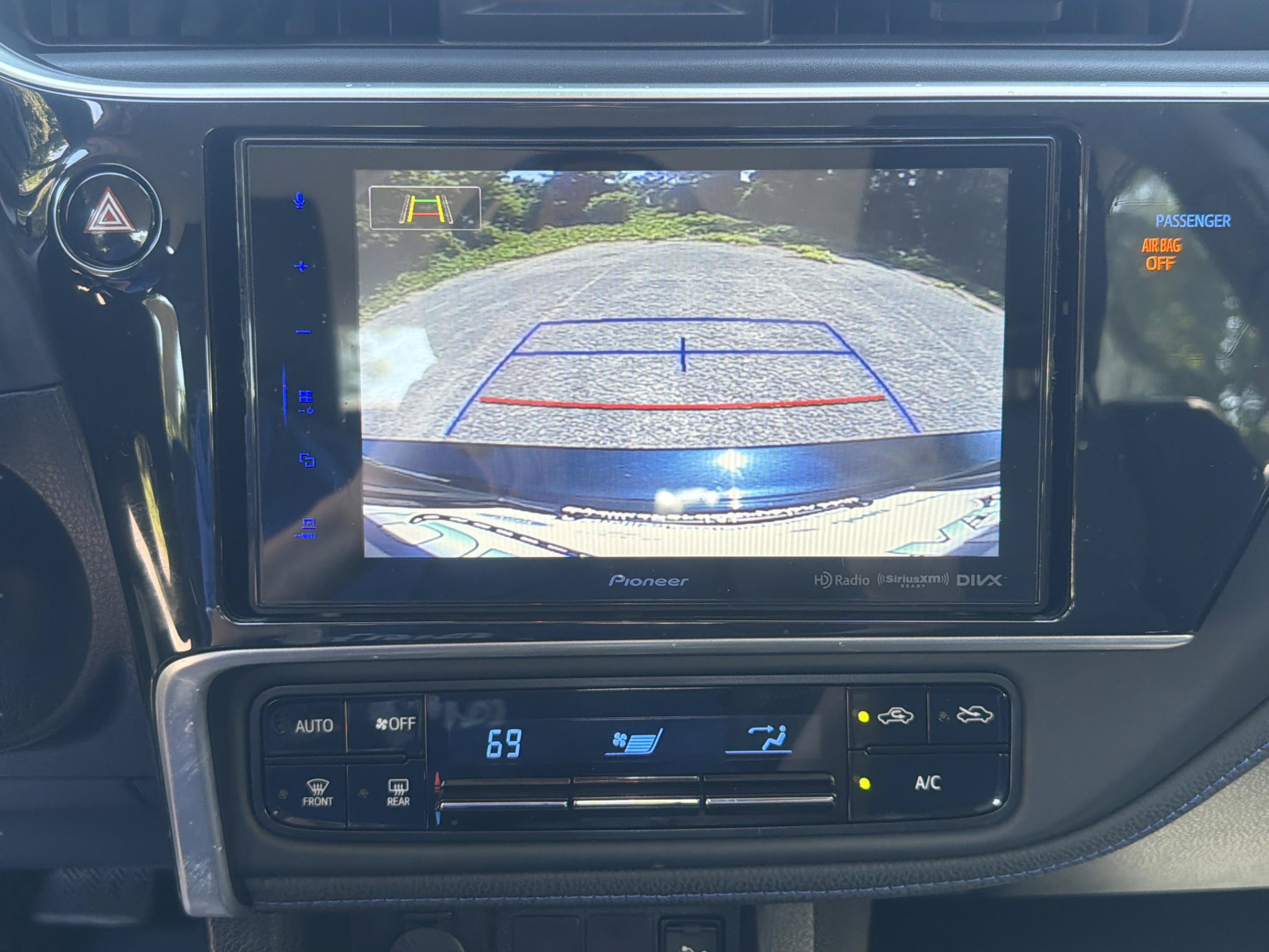Used 2019 Toyota Corolla SE FWD image 15
