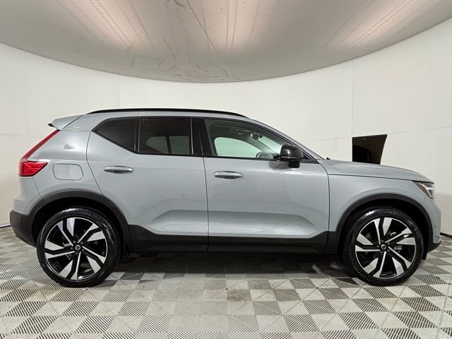 Used 2024 Volvo XC40 B5 Ultimate w/ Protection Package Premier AWD/4WD image 8