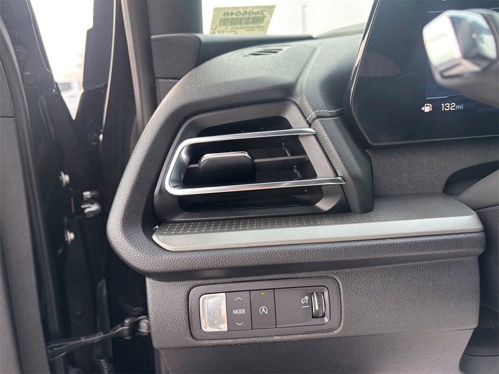 Used 2025 Chevrolet Traverse LT image 20