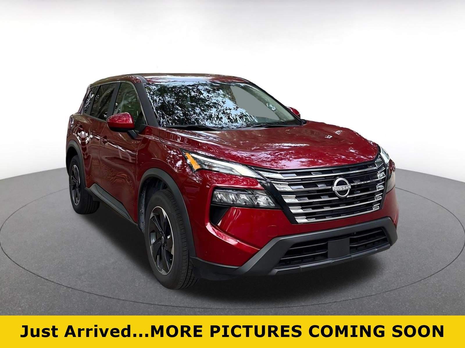 Used 2025 Nissan Rogue SV AWD/4WD image 1