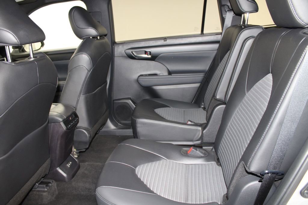 Used 2025 Toyota Highlander XSE image 23