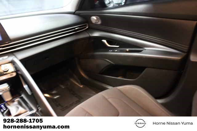 Used 2023 Hyundai Elantra SEL w/ Convenience Package FWD image 11