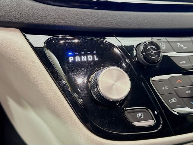 Used 2024 Chrysler Pacifica Touring-L image 16