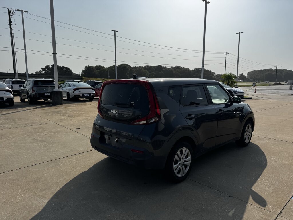 Certified 2022 Kia Soul LX FWD image 16