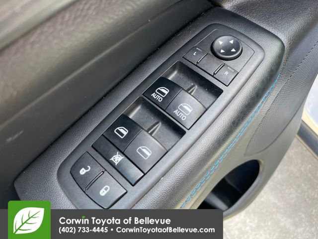 Used 2019 Jeep Grand Cherokee Laredo AWD/4WD image 19