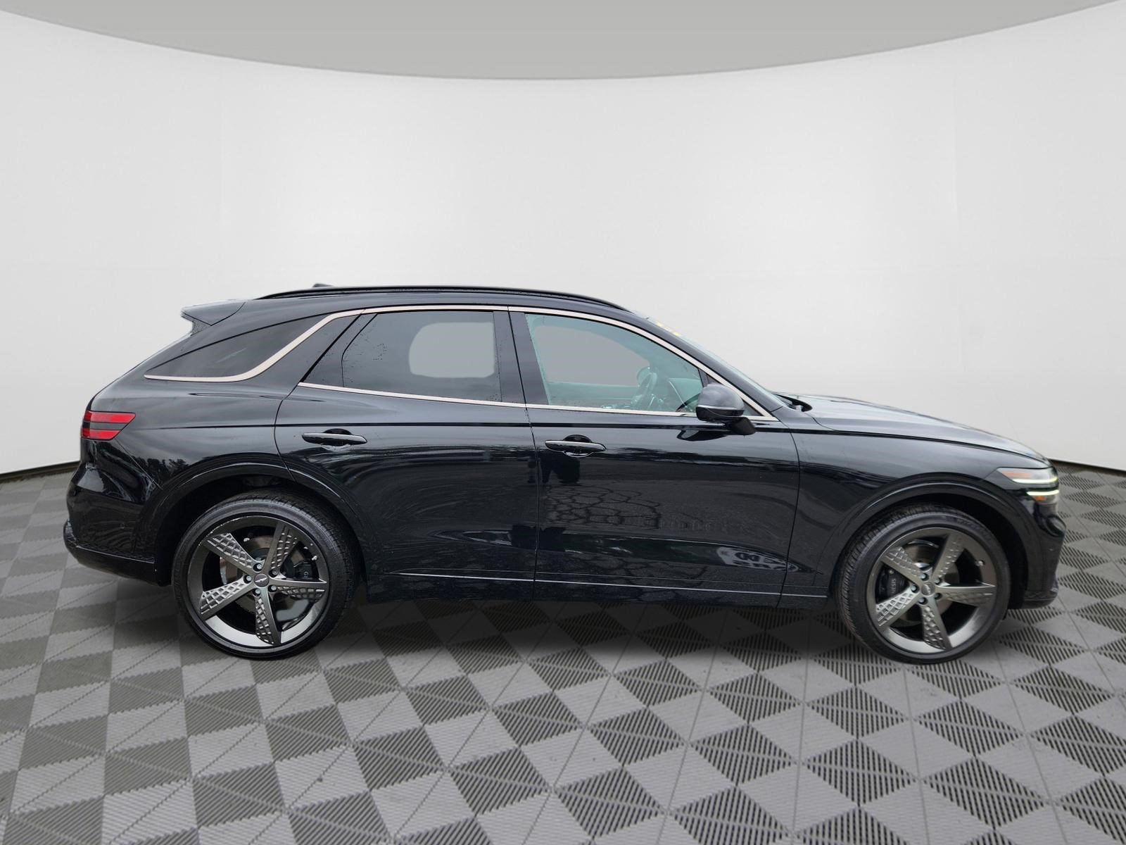 Used 2025 Genesis GV70 3.5T Sport w/ Sport Advanced Package AWD/4WD image 6