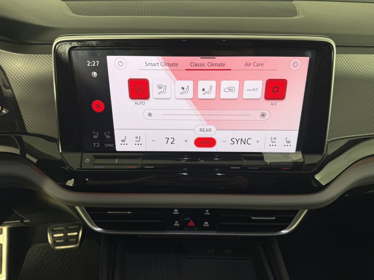 Used 2025 Volkswagen Atlas Peak Edition SE AWD/4WD image 23