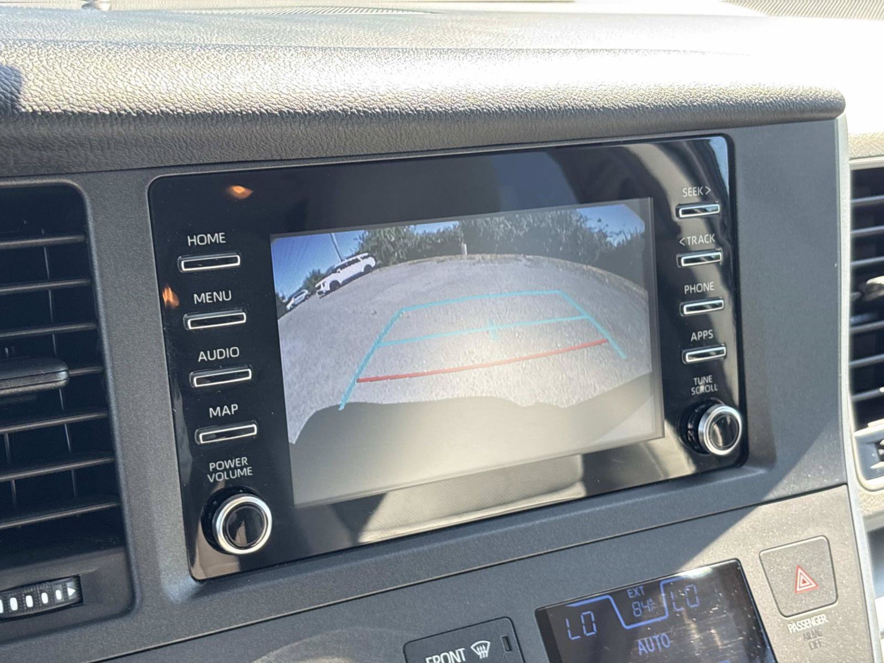 Used 2020 Toyota Sienna L FWD image 23