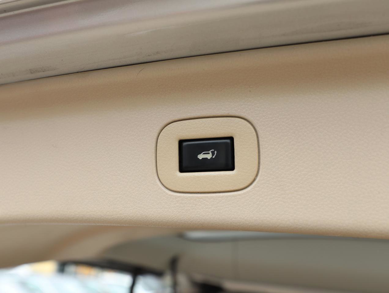 Used 2013 Nissan Quest SL FWD image 14