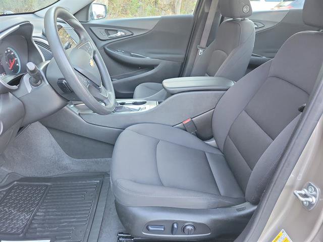 Used 2025 Chevrolet Malibu LT image 3