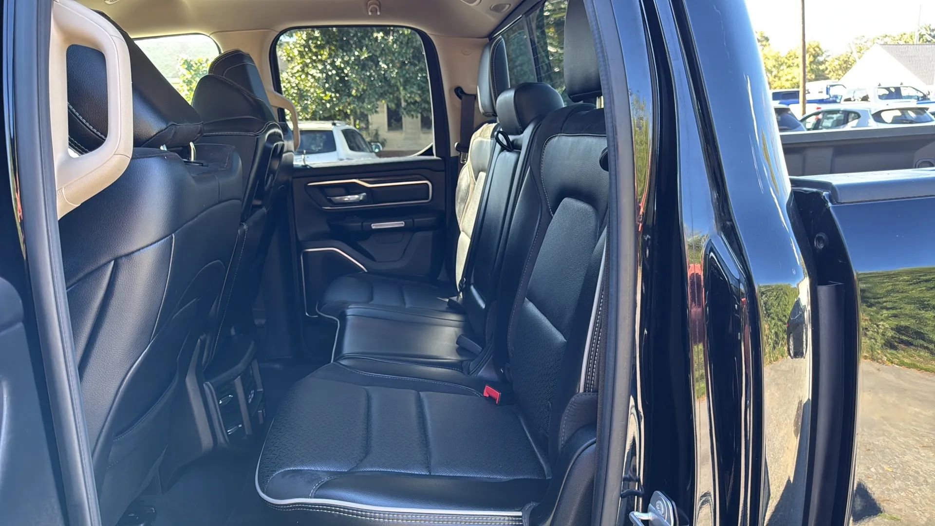 Used 2019 RAM 1500 Laramie image 11