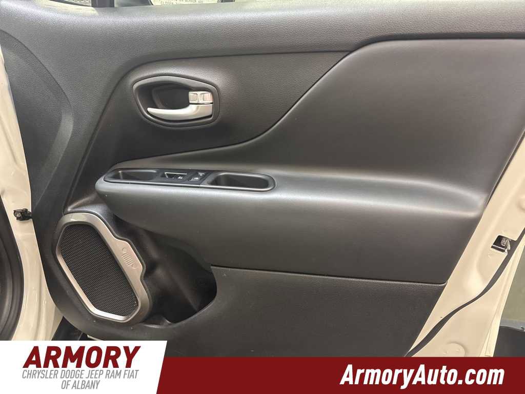 Used 2023 Jeep Renegade Latitude image 31