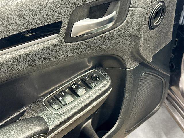 Used 2019 Chrysler 300 S image 15