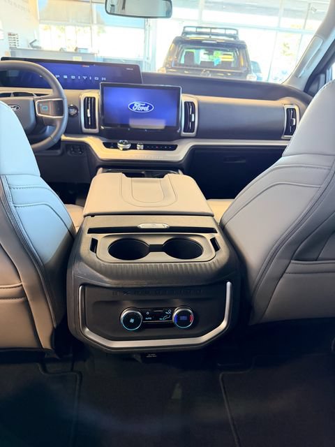 Used 2026 Ford Expedition Active AWD/4WD image 22