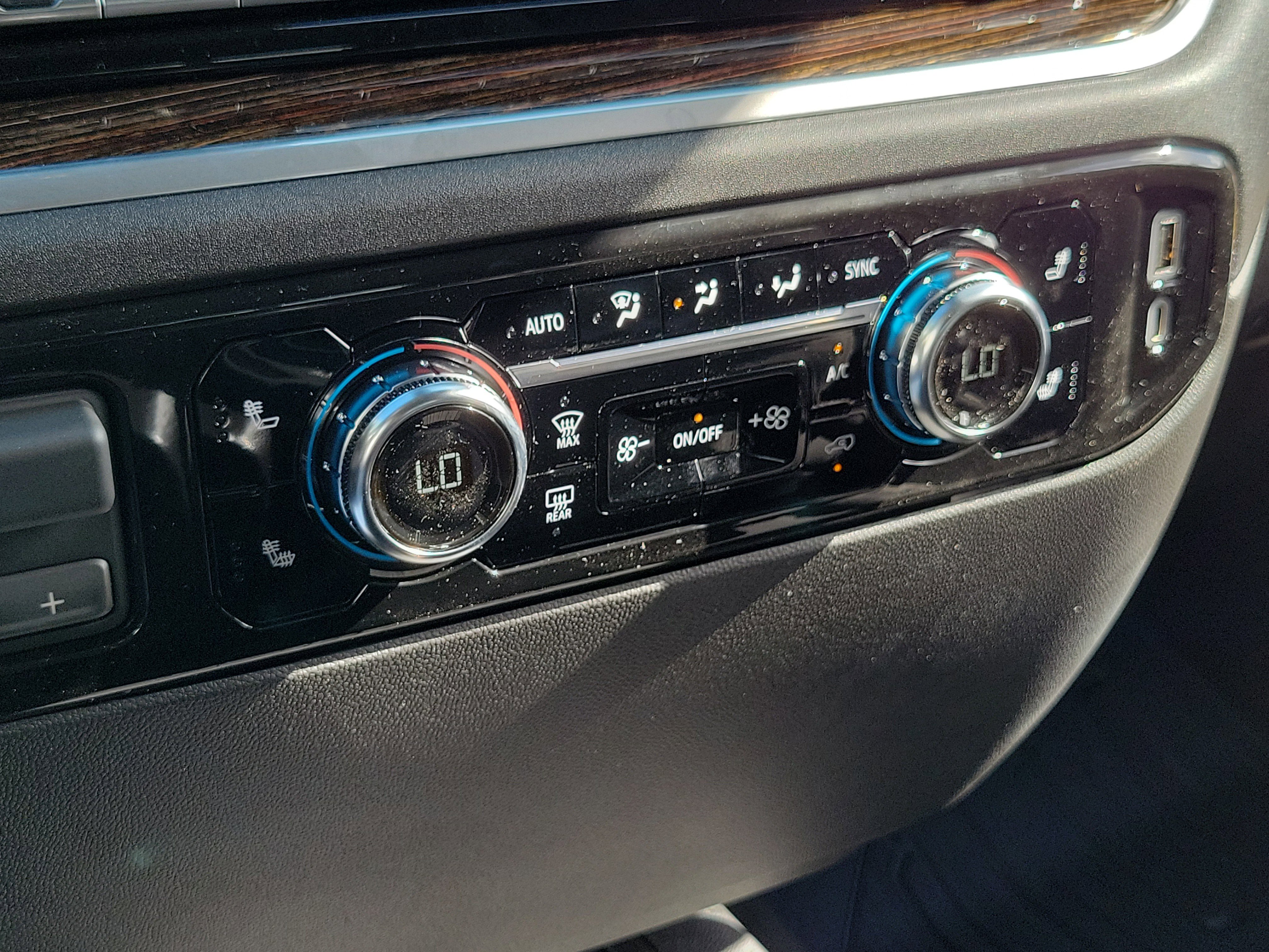 New 2026 GMC Sierra 1500 SLE AWD/4WD image 30