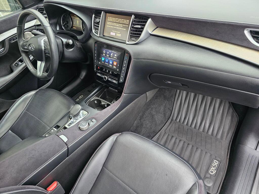 Used 2019 INFINITI QX50 Essential w/ Sensory Package AWD/4WD image 16