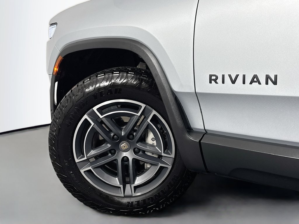 Used 2025 Rivian R1S Adventure Dual AWD/4WD image 38