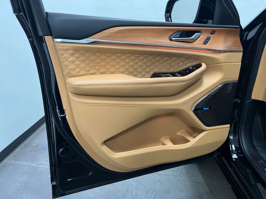 Used 2025 Jeep Grand Cherokee L Summit image 12