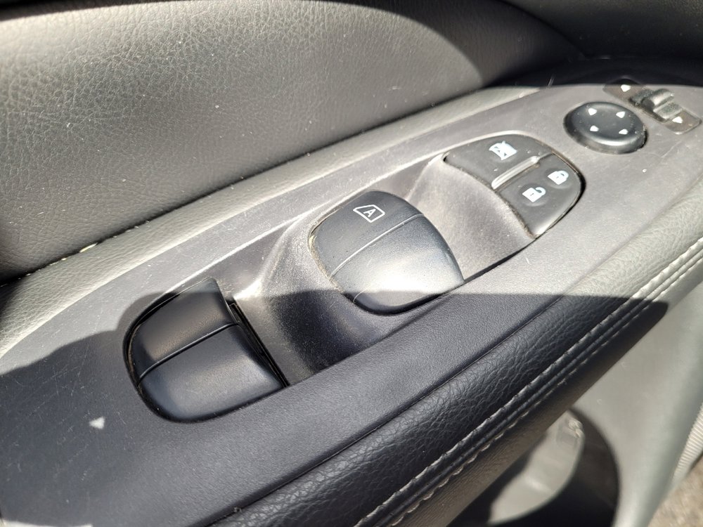 Used 2020 Nissan Pathfinder S FWD image 27