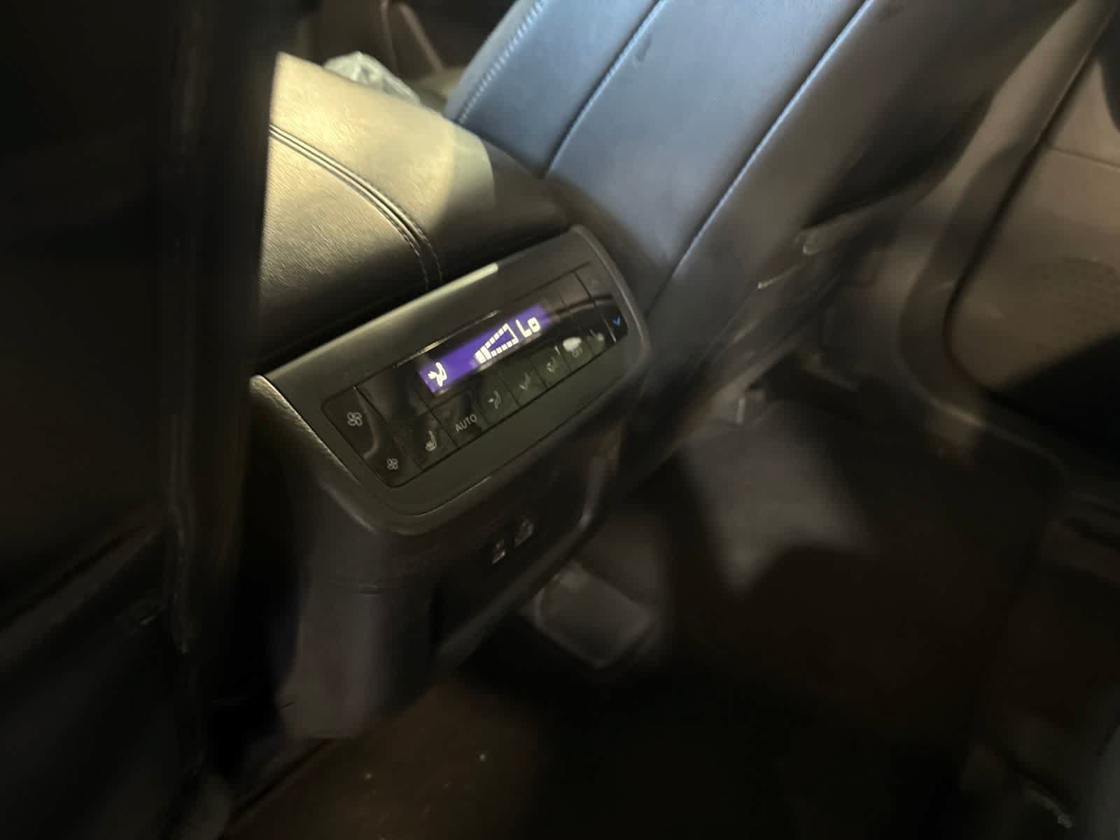 Used 2022 Nissan Pathfinder SL w/ SL Premium Package FWD image 19