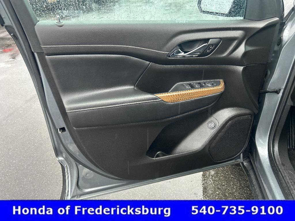 Used 2021 GMC Acadia SLE w/ Driver Convenience Package image 9