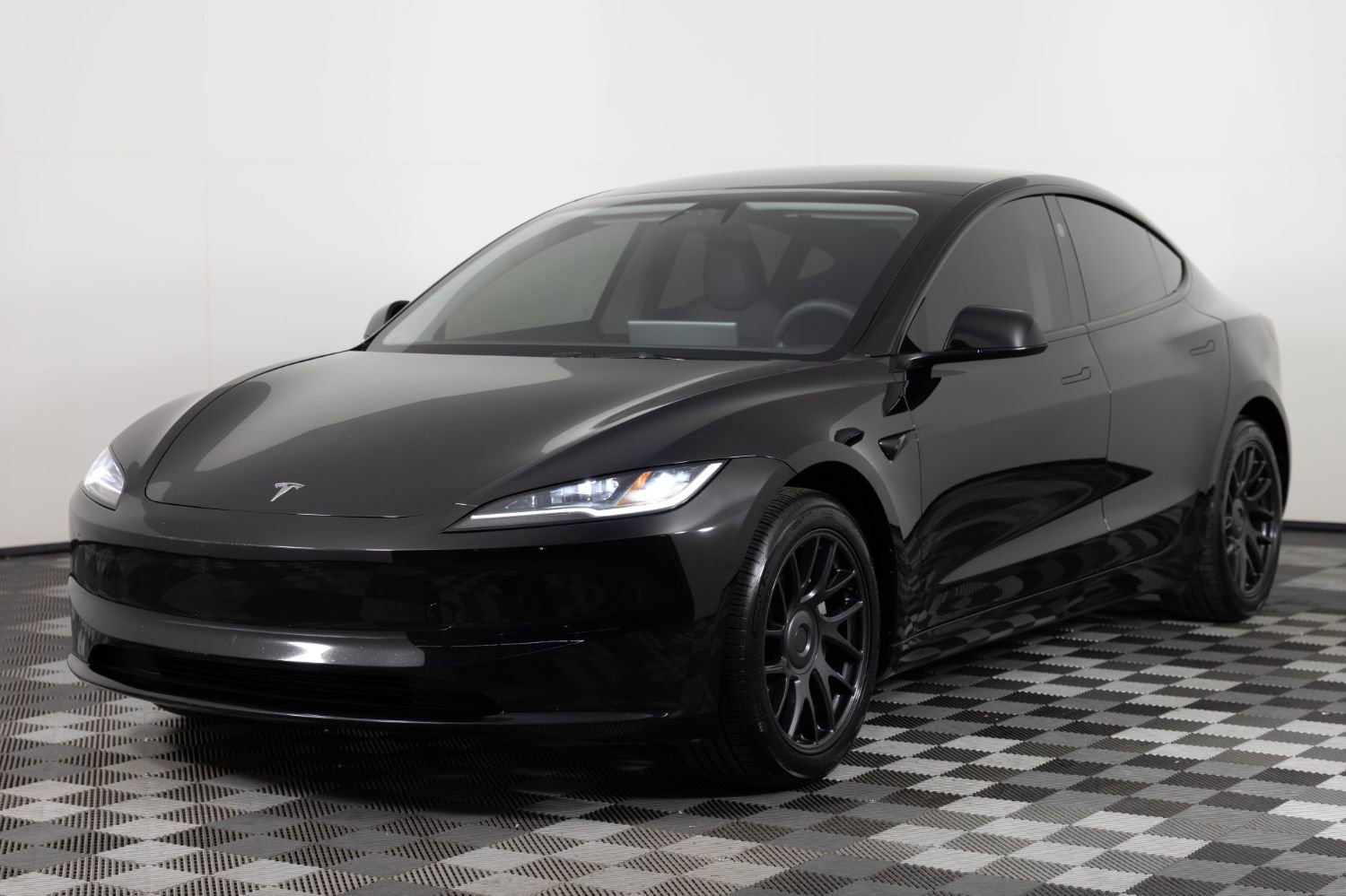 Used 2024 Tesla Model 3 Standard Range RWD image 2