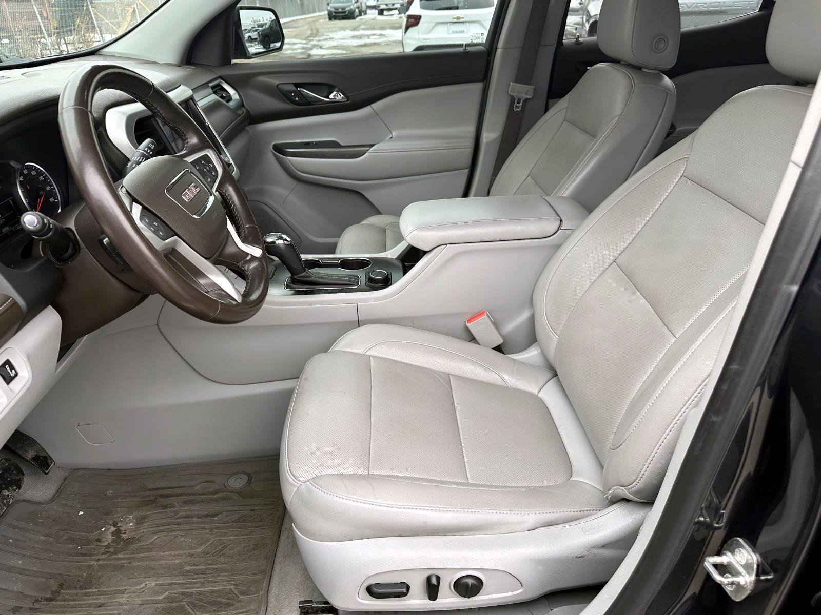 Used 2019 GMC Acadia SLT image 17