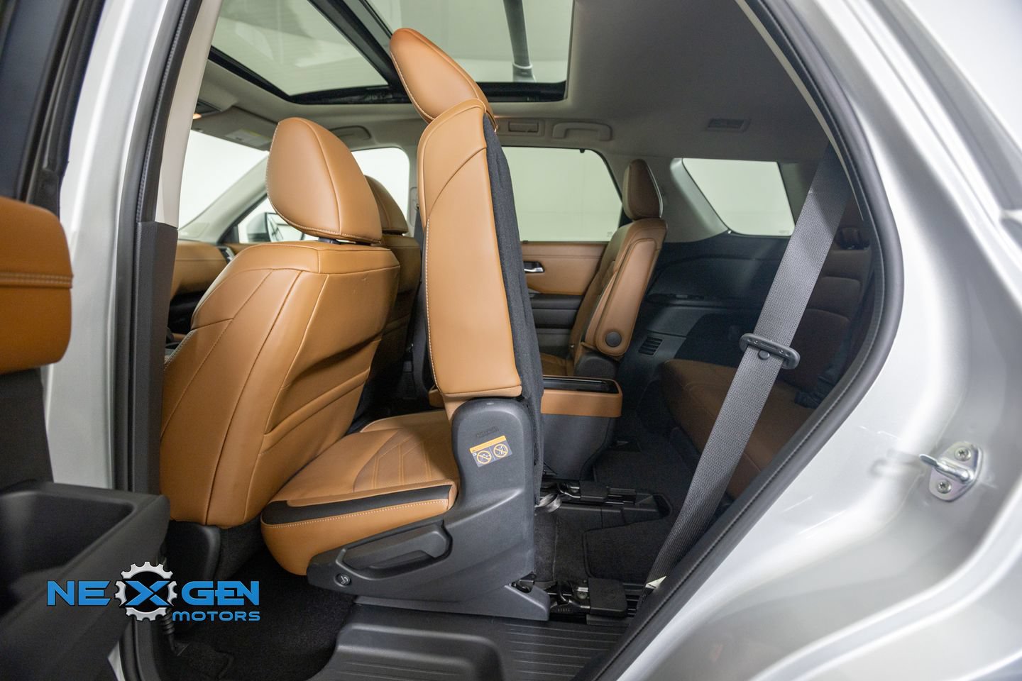 Used 2022 Nissan Pathfinder Platinum AWD/4WD image 29