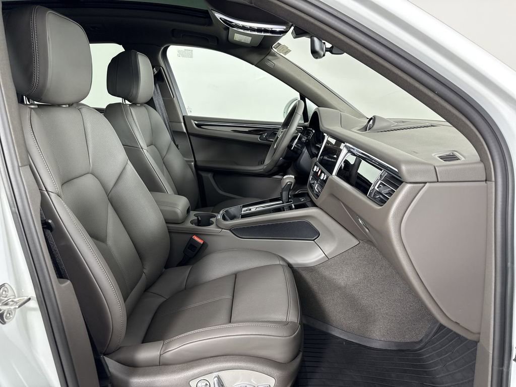 New 2026 Porsche Macan AWD/4WD image 24
