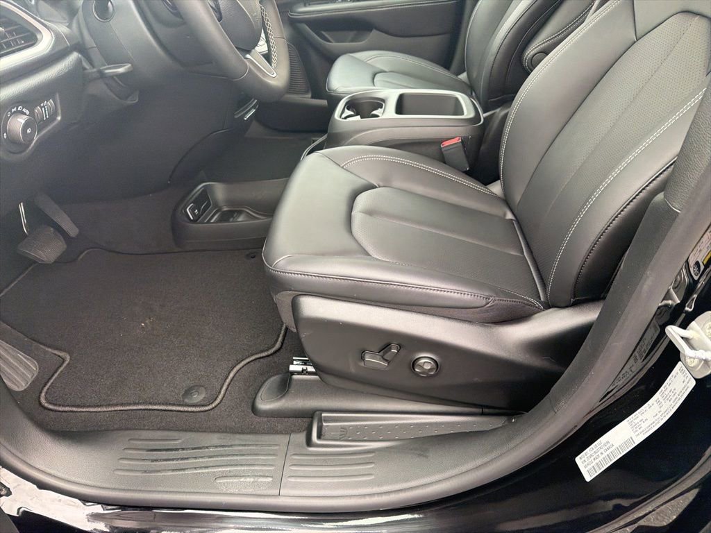 New 2026 Chrysler Pacifica Select image 22