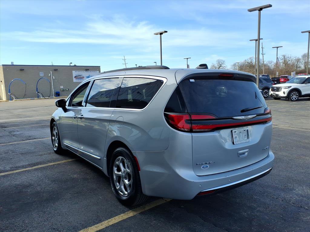 Used 2023 Chrysler Pacifica Limited image 5