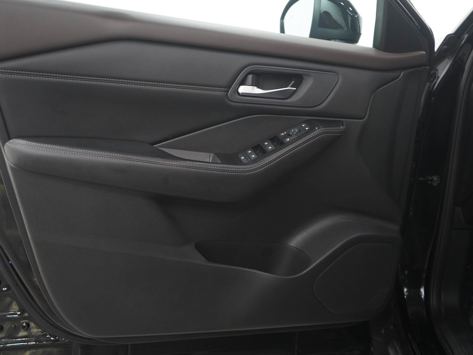 Used 2023 Nissan Rogue SV w/ SV Premium B Package AWD/4WD image 19