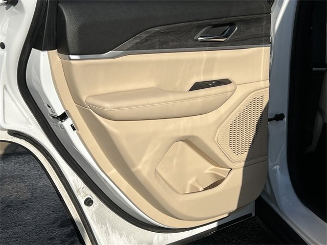 Used 2024 Jeep Grand Cherokee Limited image 40