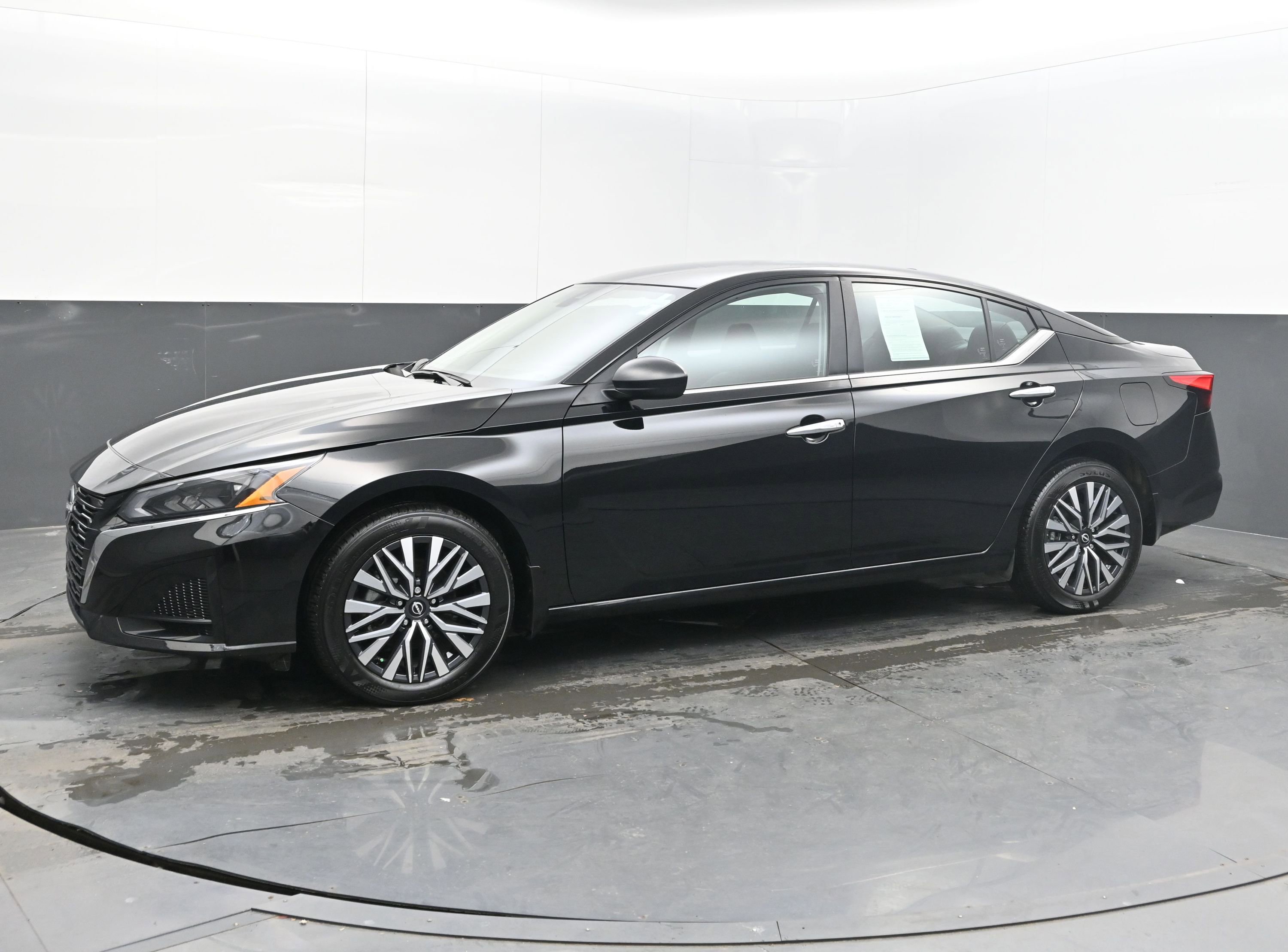 Certified 2025 Nissan Altima 2.5 SV image 4