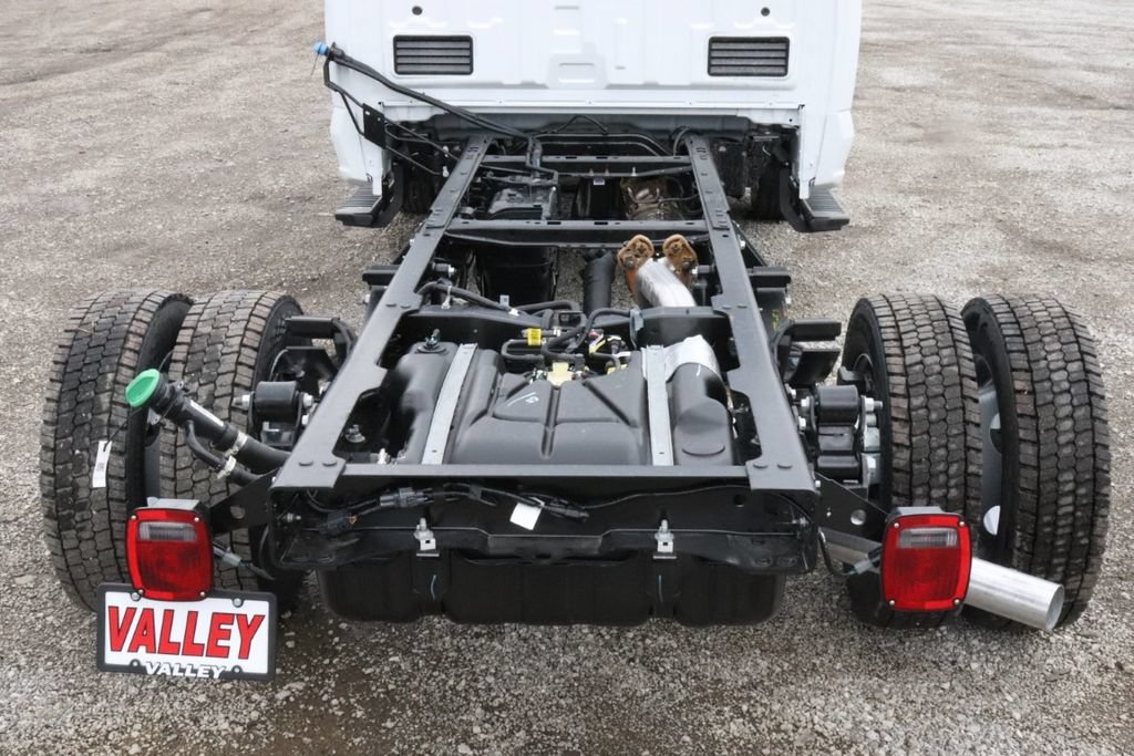 New 2025 Ford F550 4x4 Regular Cab Super Duty image 17